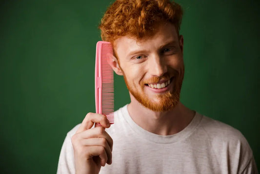 Come valorizzare i capelli mossi uomo: guida completa allo stile